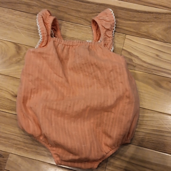 Bundle of 2 Bubble Rompers, Dylan and Abby, one solid color,one patterned😍 - Picture 5 of 6